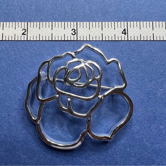 Flower Pin - Picture 4 of 5